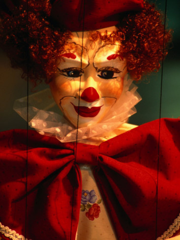 izzet-keribar-clown-faced-marionette-in-a-shop-athens-attica-greece